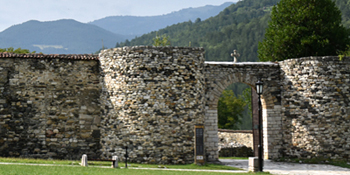Istočni ulaz u manastirski kompleks Istočni ulaz u manastirski kompleks